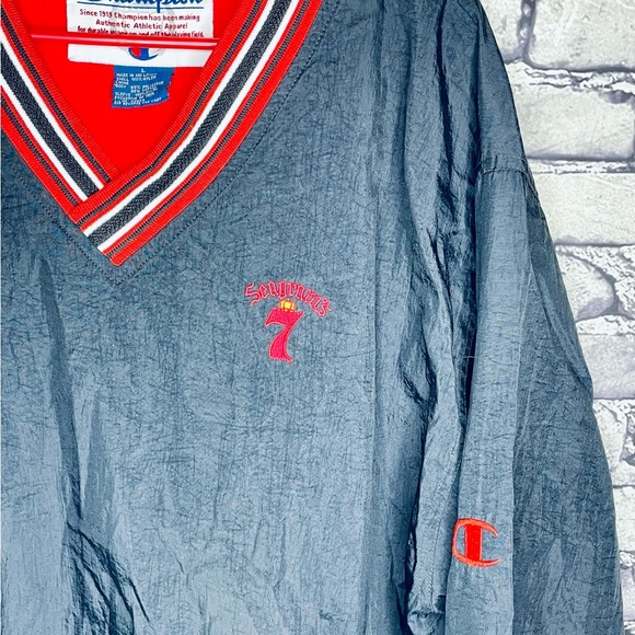 Vintage Champion V-Neck Pullover Windbreaker Men’s Medium Black/Red Seagram's 7 - Picture 4 of 4